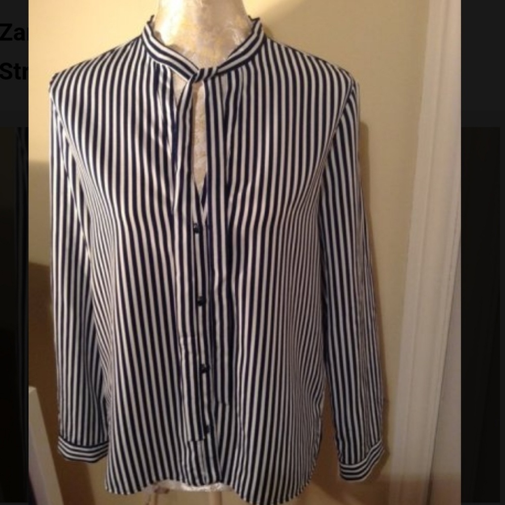 Like new Zara basic long sleeve shirt size medium